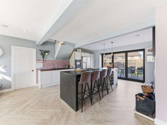 4 bed house for sale