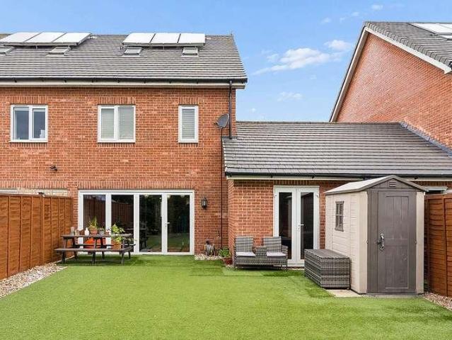 4 bed house for sale