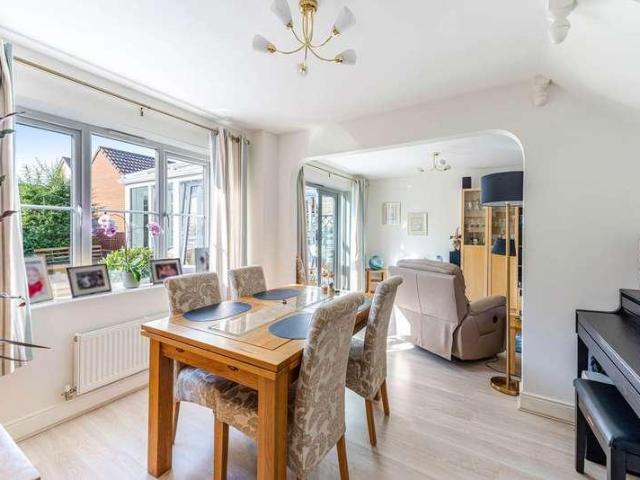4 bed house for sale