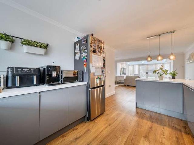 4 bed house for sale