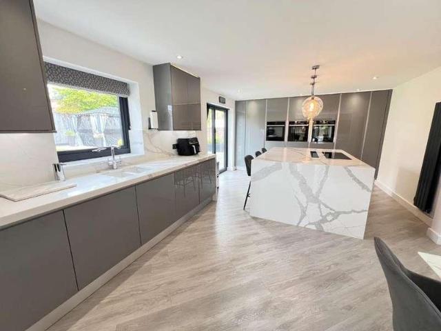 4 bed house for sale