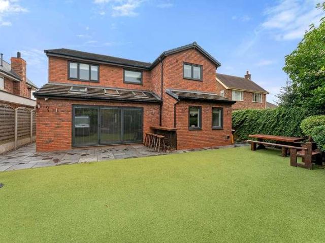 4 bed house for sale