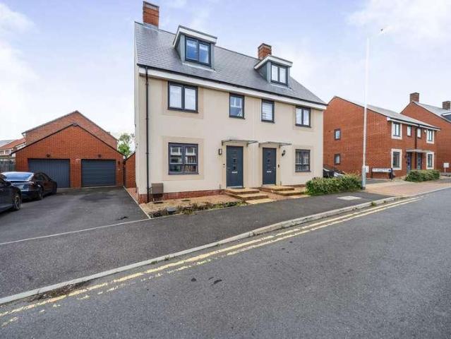 4 bed house for sale