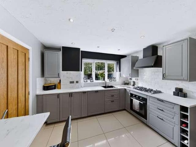 4 bed house for sale