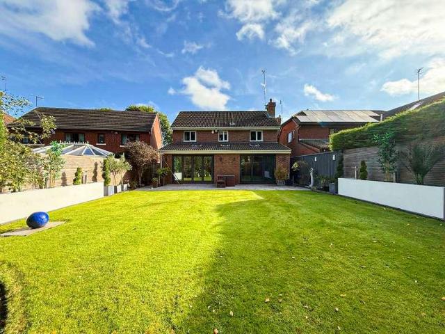 4 bed house for sale