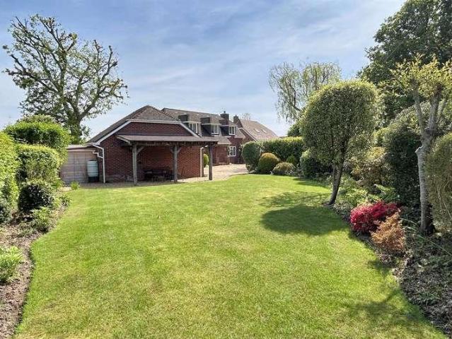 4 bed house for sale
