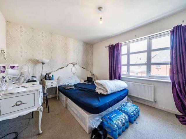 4 bed house for sale