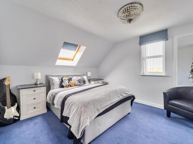 4 bed house for sale