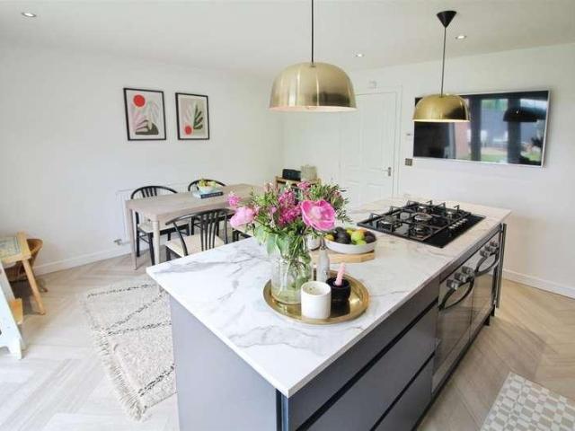 4 bed house for sale