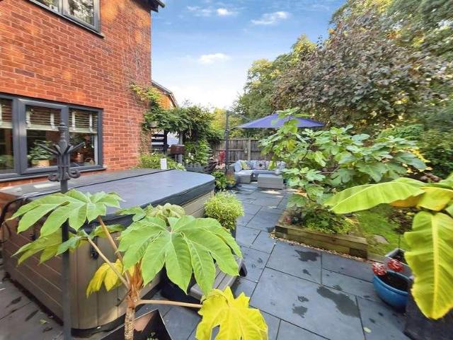 4 bed house for sale