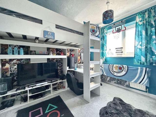 4 bed house for sale