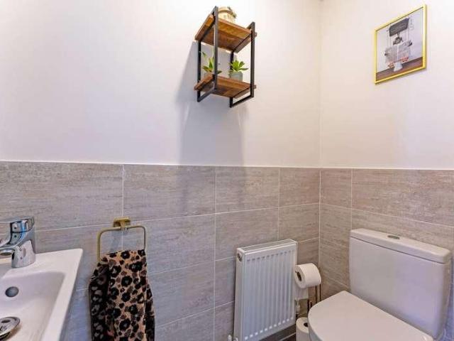 4 bed house for sale