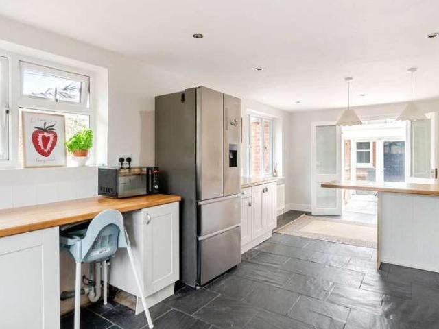 4 bed house for sale