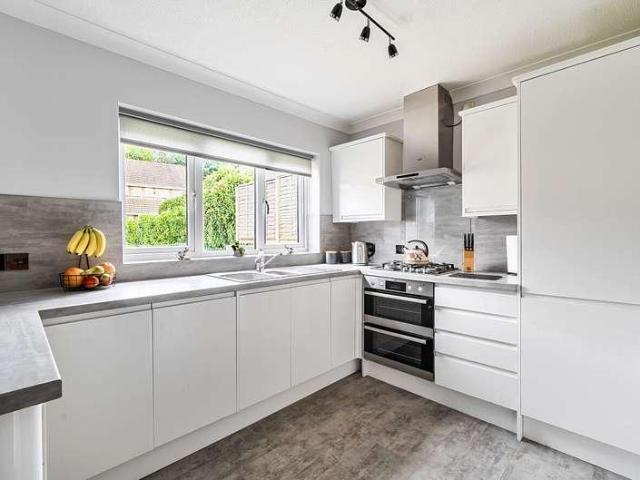 4 bed house for sale