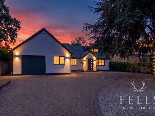 4 bed house for sale