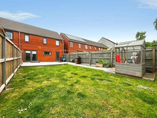 4 bed house for sale
