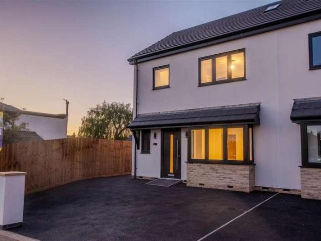 4 bed house for sale