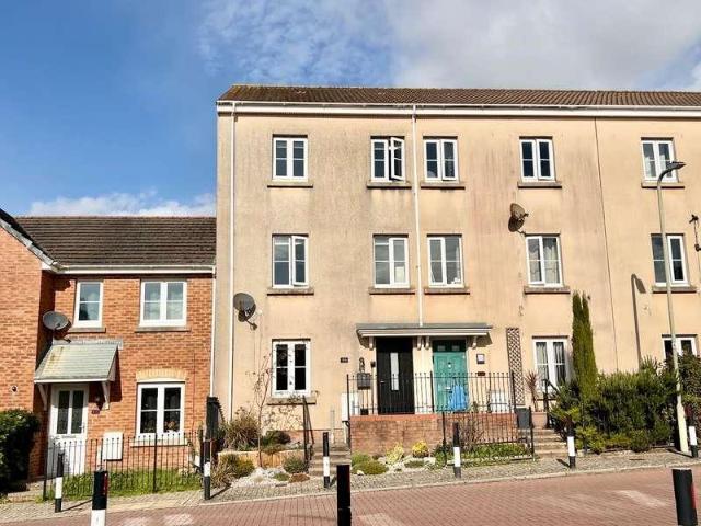 4 bed house for sale