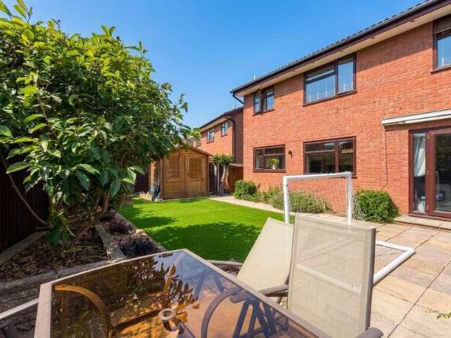 4 bed house for sale