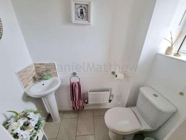 4 bed house for sale