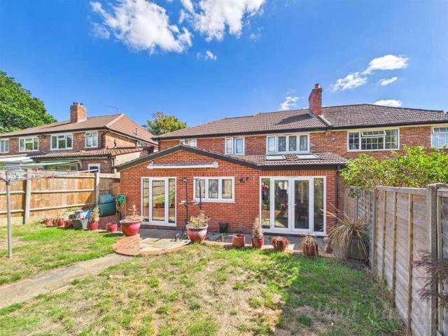 4 bed house for sale