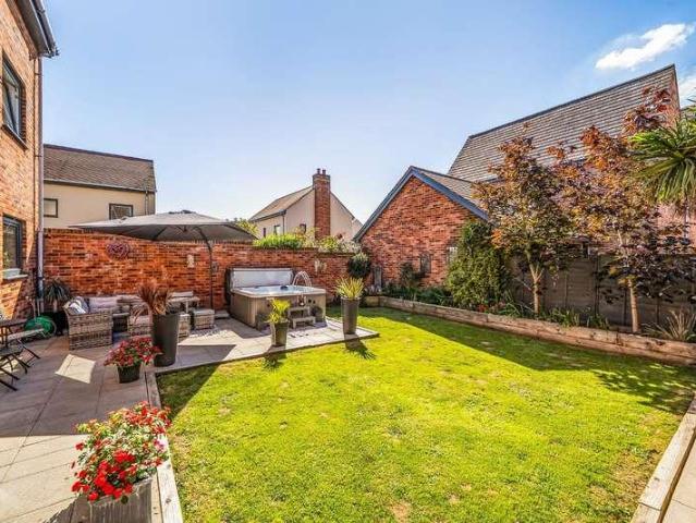 4 bed house for sale