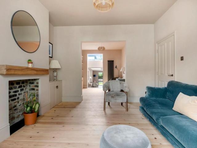 4 bed house for sale