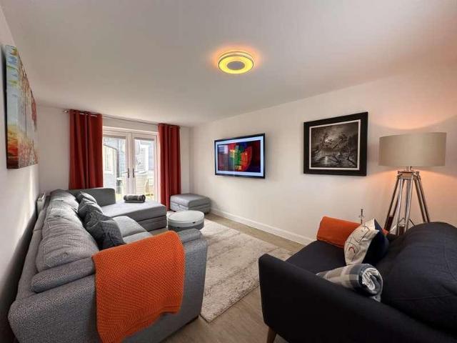 4 bed house for sale