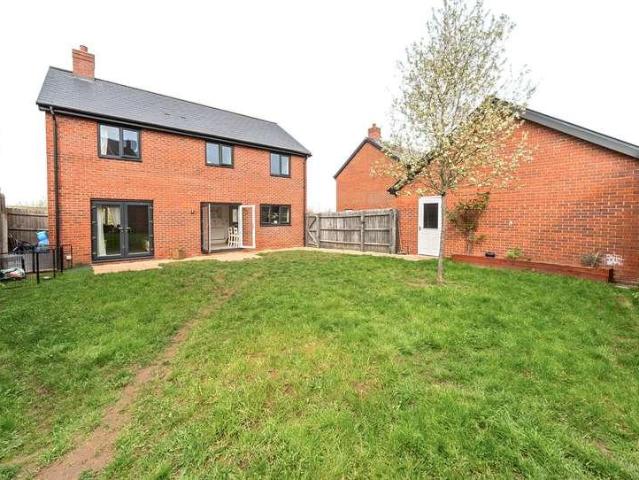 4 bed house for sale