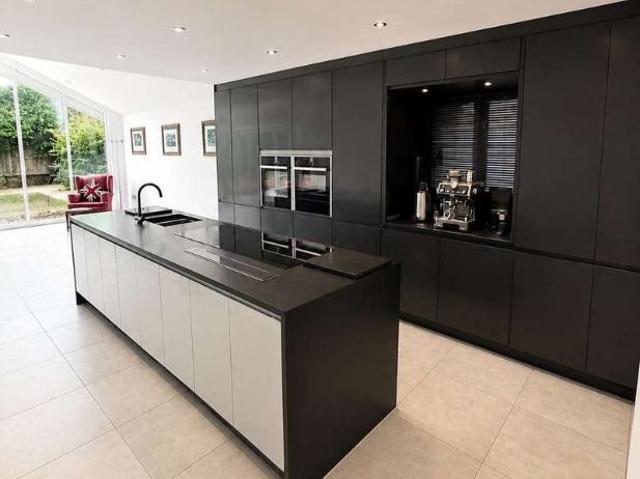 4 bed house for sale