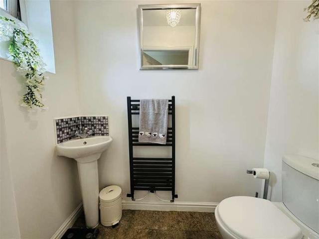 4 bed house for sale