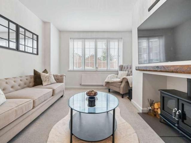 4 bed house for sale
