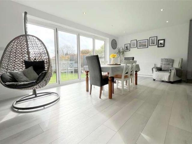 4 bed house for sale