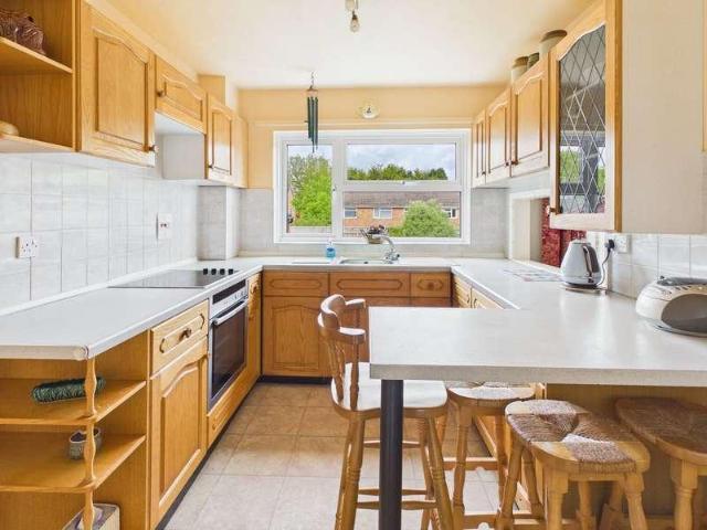 4 bed house for sale