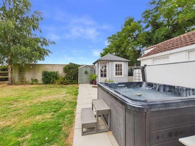 4 bed house for sale