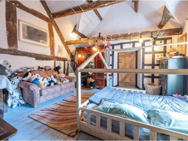 4 bed house for sale