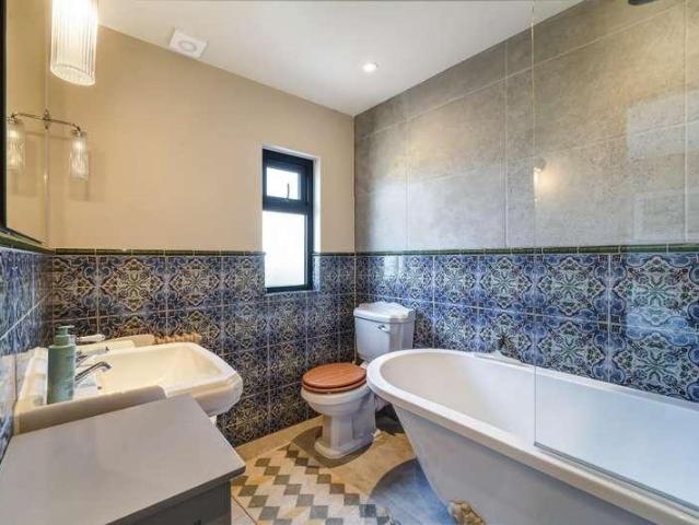 4 bed house for sale