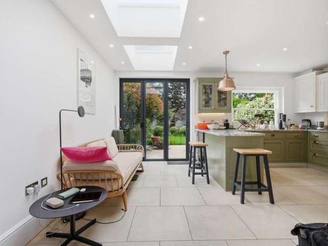 4 bed house for sale