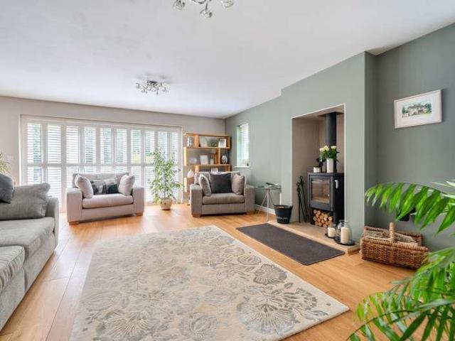 4 bed house for sale