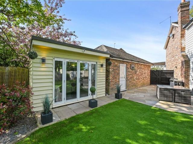 4 bed house for sale