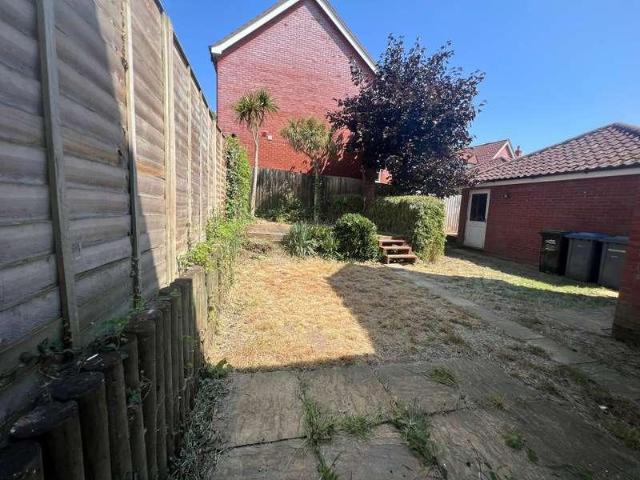 4 bed house for sale