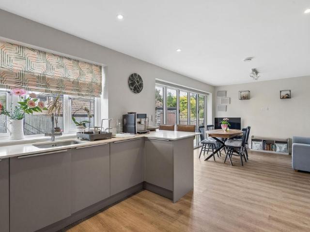 4 bed house for sale