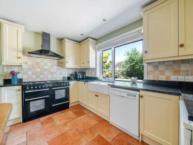 4 bed house for sale