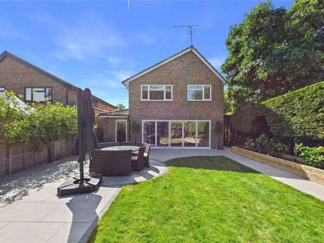 4 bed house for sale