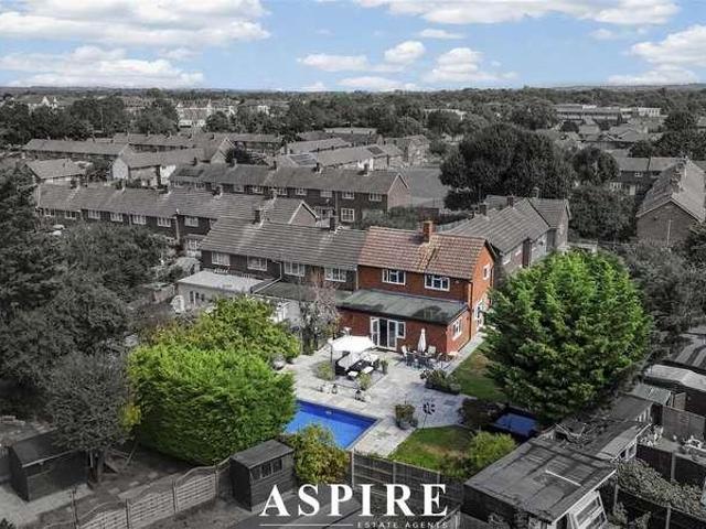 4 bed house for sale