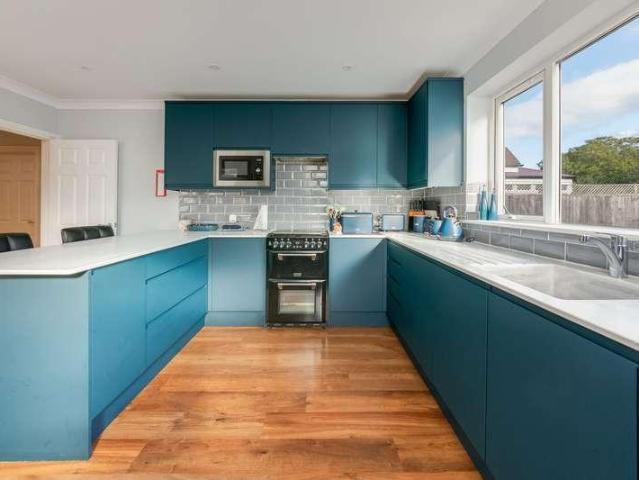 4 bed house for sale