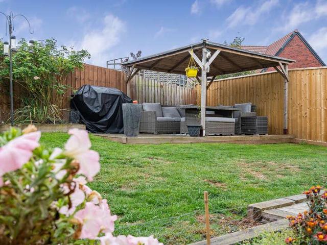 4 bed house for sale