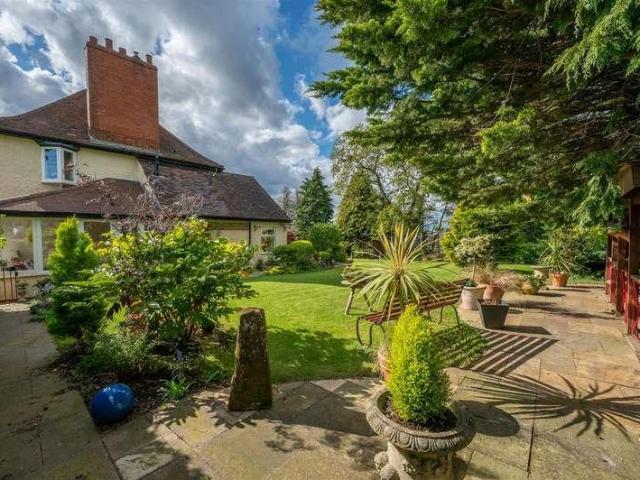 4 bed house for sale