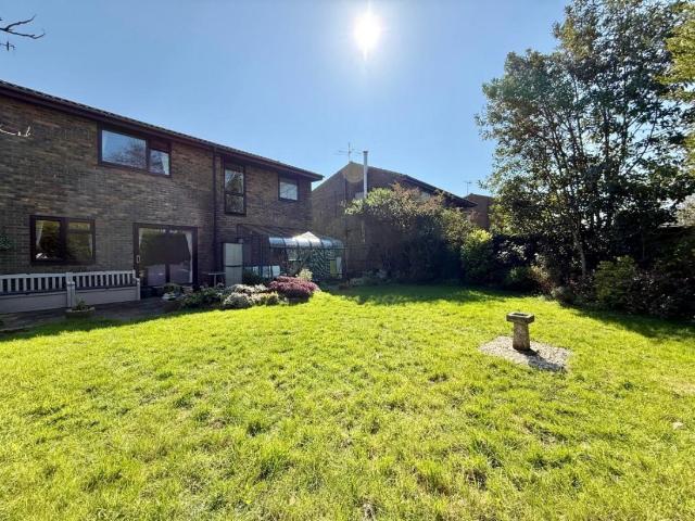 4 bed house for sale