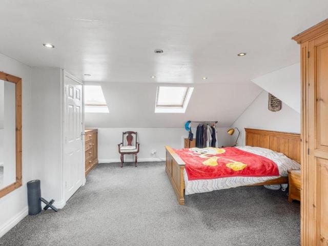 4 bed house for sale